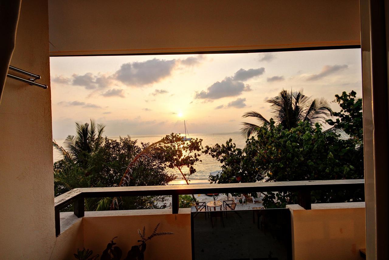 Crown Beach Hotel-Private Bikini Beach Dhiffushi Ngoại thất bức ảnh