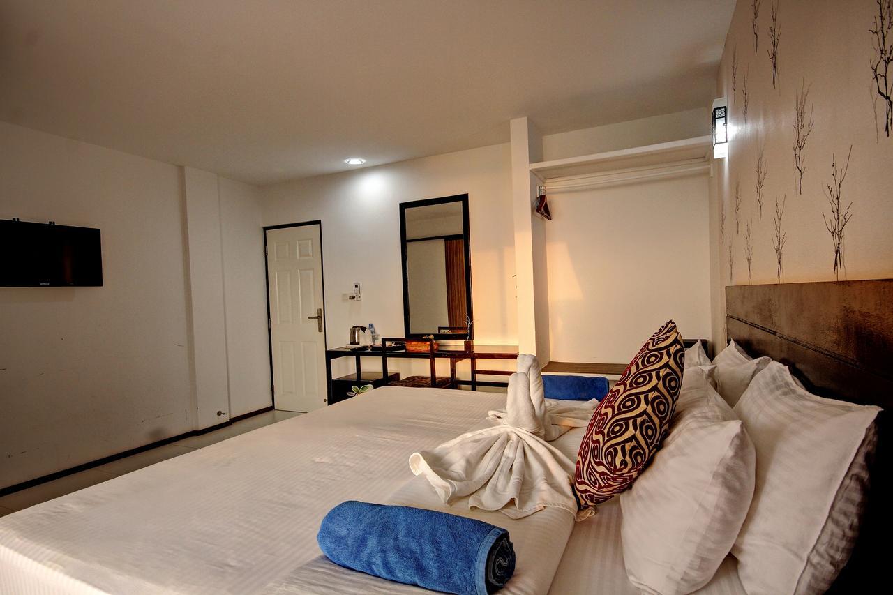 Crown Beach Hotel-Private Bikini Beach Dhiffushi Ngoại thất bức ảnh