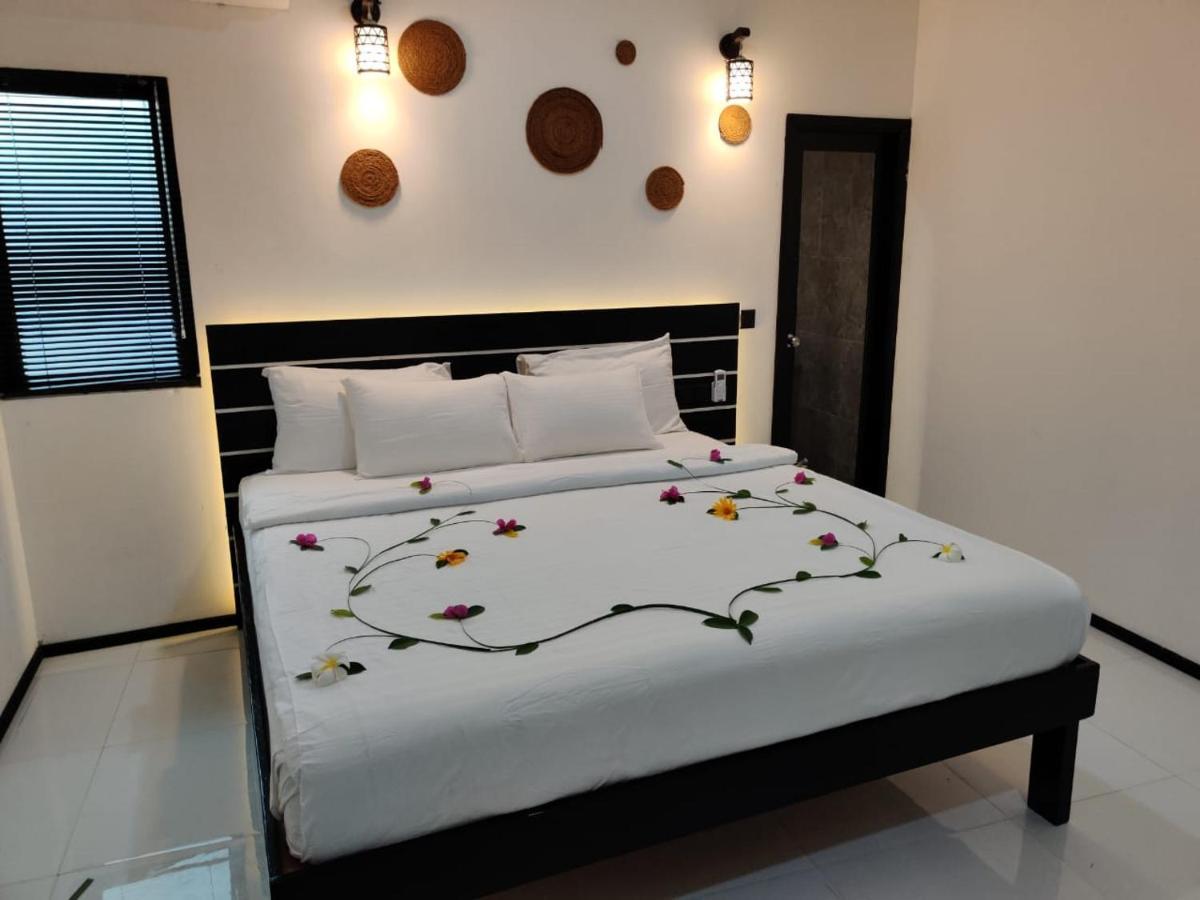 Crown Beach Hotel-Private Bikini Beach Dhiffushi Ngoại thất bức ảnh
